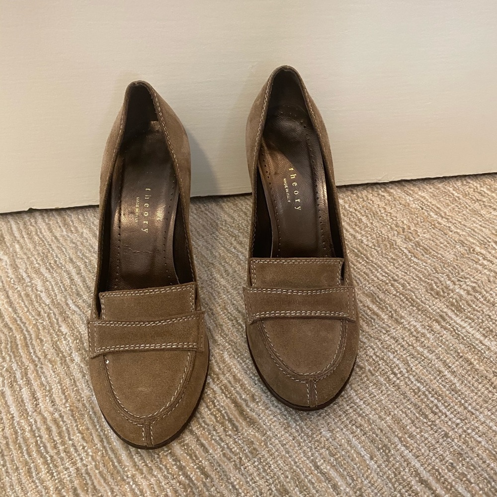 Theory Suede Tan Heels 3.5” size 6.5